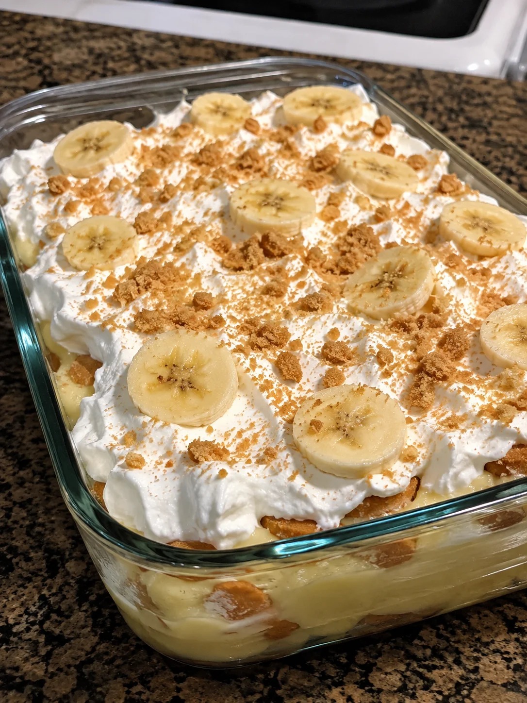 Warstwowy deser bananowy z herbatnikami – wieczorem składasz, rano jest gotowy
